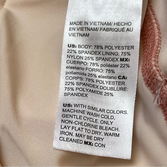 Chico’s Zenergy Fabulously Slimming Python Pocket Leggings Women’s Sz 3 (XL-16) - Picture 9 of 10